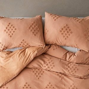 UO Geo Tufted Pillow Case Set